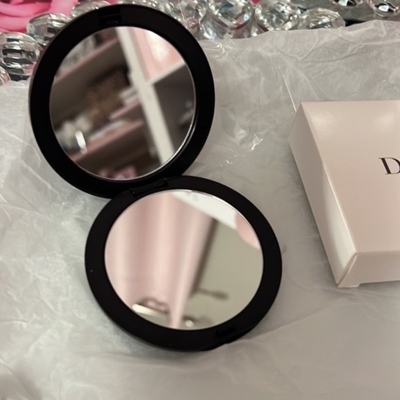 Dior Compact Mirror - Picture 3 of 3
